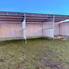 Dřevěný přístřešek pro koně 3 x 9 m se závorami a dělícími stěnami